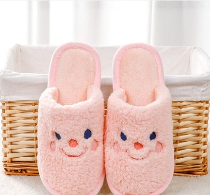 Модерни пантофи за жени с бродерия