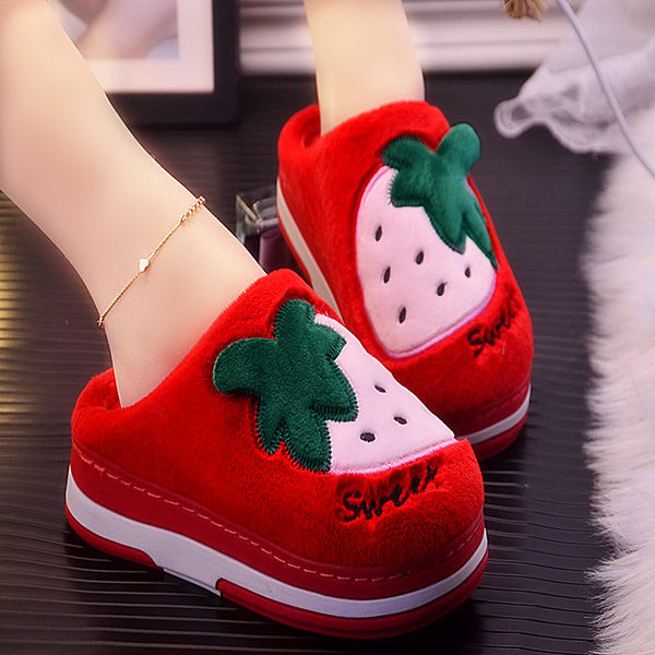 Papuci de damă cu broderie și talpă plată