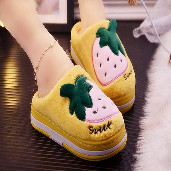 Papuci de damă cu broderie și talpă plată