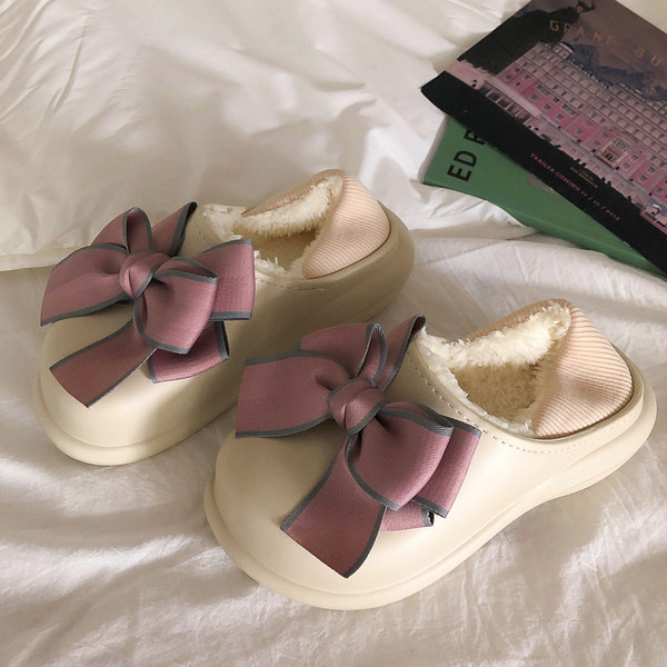 Papuci pufosi din imitatie de piele, cu panglica si captuseala calda