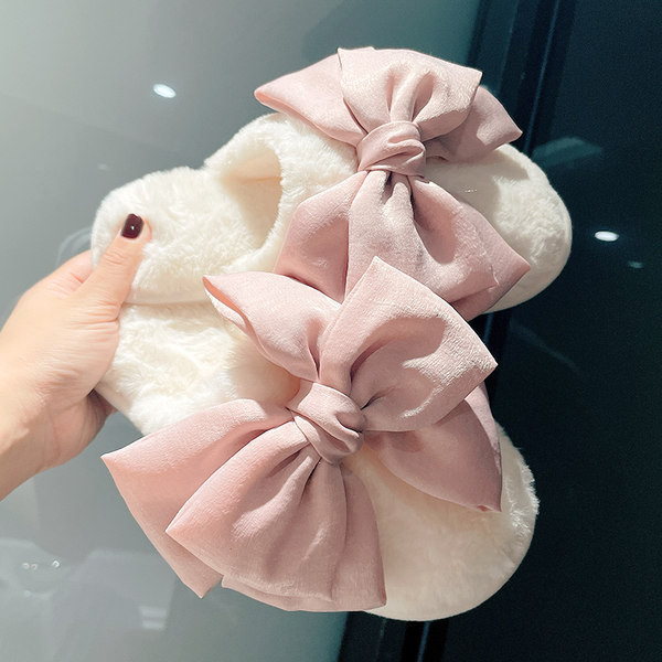 Papuci de casă din puf cu panglică