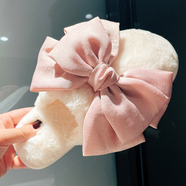 Papuci de casă din puf cu panglică