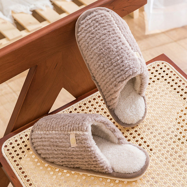 Дамски домашни чехли с емблема