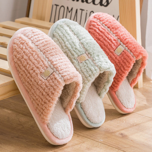 Дамски домашни чехли с емблема