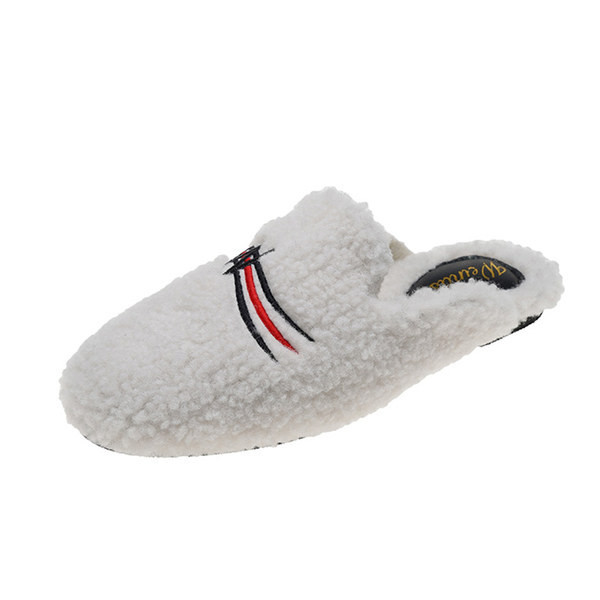 Дамски пухени чехли с цветна бродерия