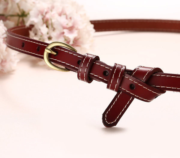 Vékony női bőr öv csattal