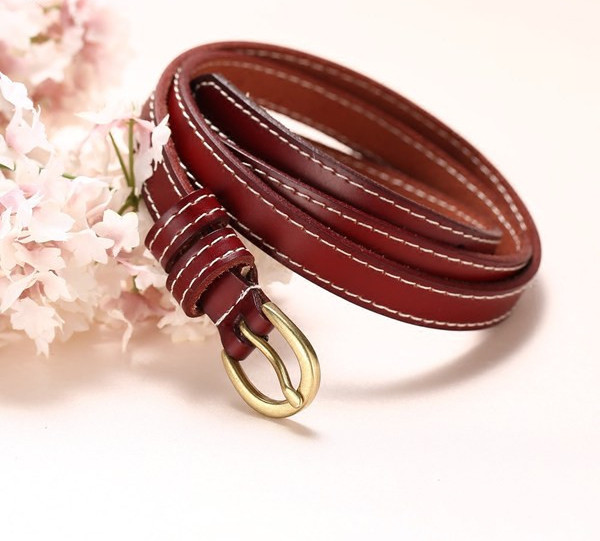 Vékony női bőr öv csattal