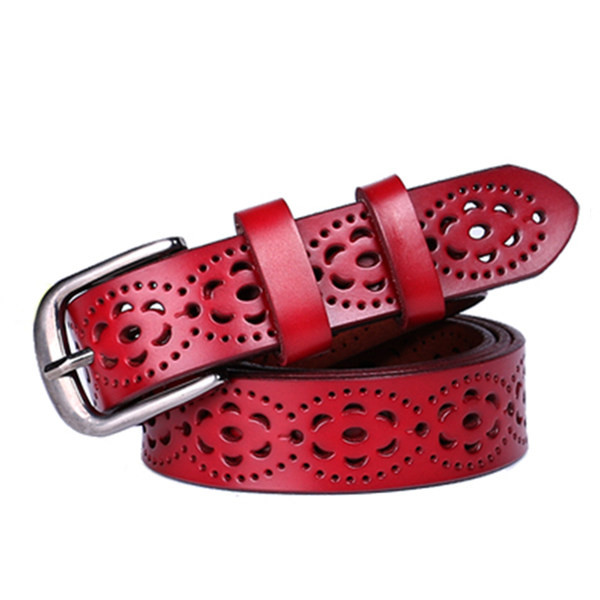 Cureaua de dama moderna din piele ecologica perforata