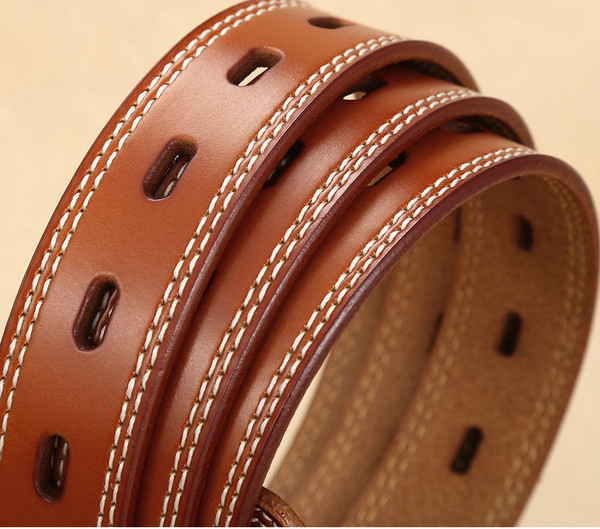 Alkalmi műbőr öv kontrasztos varrással