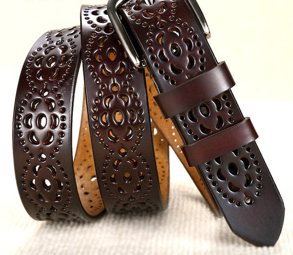 Perforált női öv fém csattal - barna színű