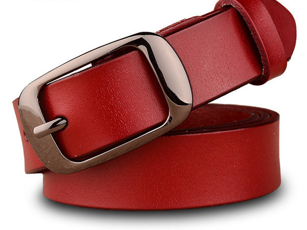 Bőr öv fém díszítéssel