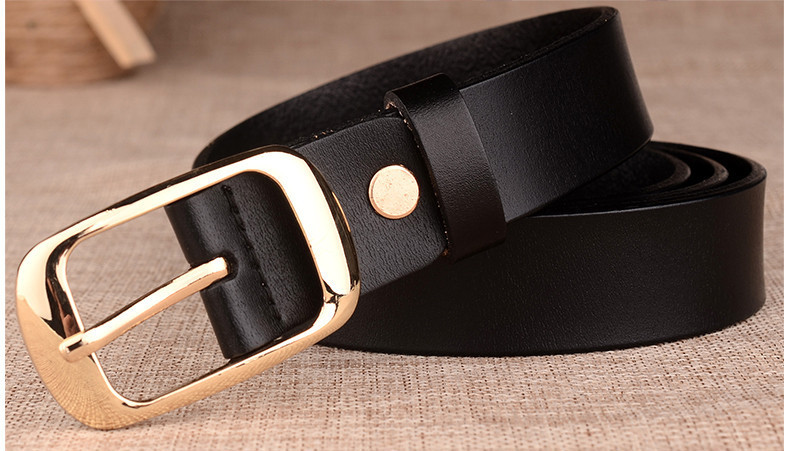 Bőr öv fém díszítéssel