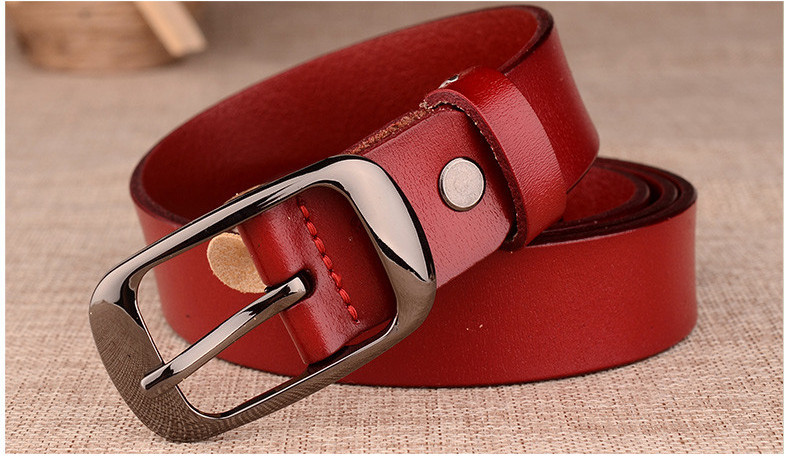 Bőr öv fém díszítéssel