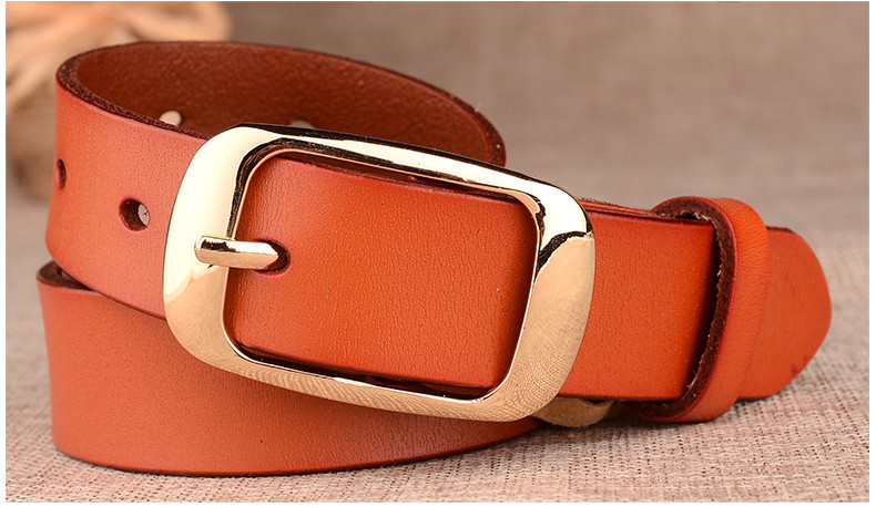 Bőr öv fém díszítéssel