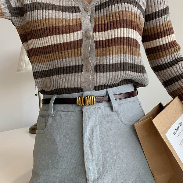 Vékony női bőr öv fém csattal