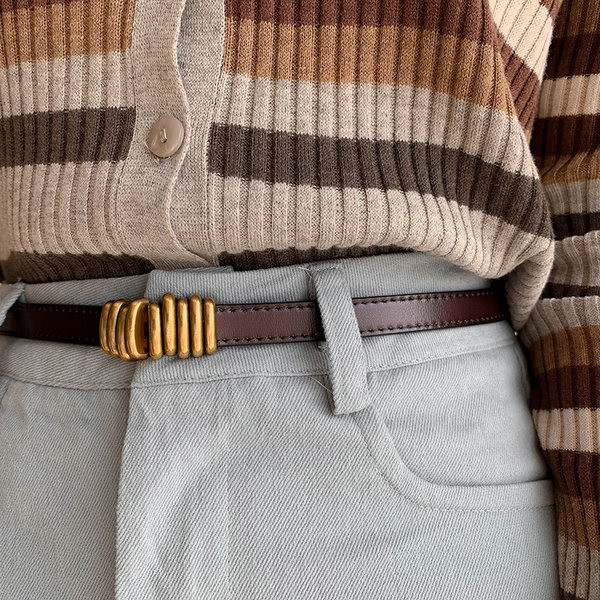 Vékony női bőr öv fém csattal