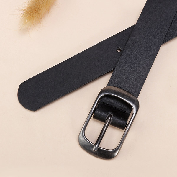 Fekete színű női bőr öv csattal