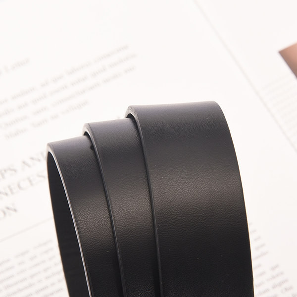 Női alkalmi bőr öv csattal, fekete színben