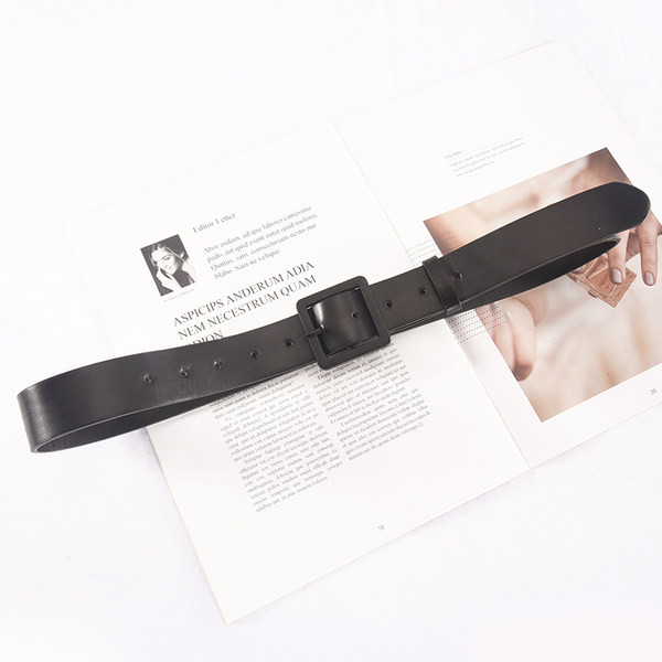 Női alkalmi bőr öv csattal, fekete színben