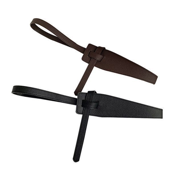 Aszimmetrikus műbőr öv nyakkendővel