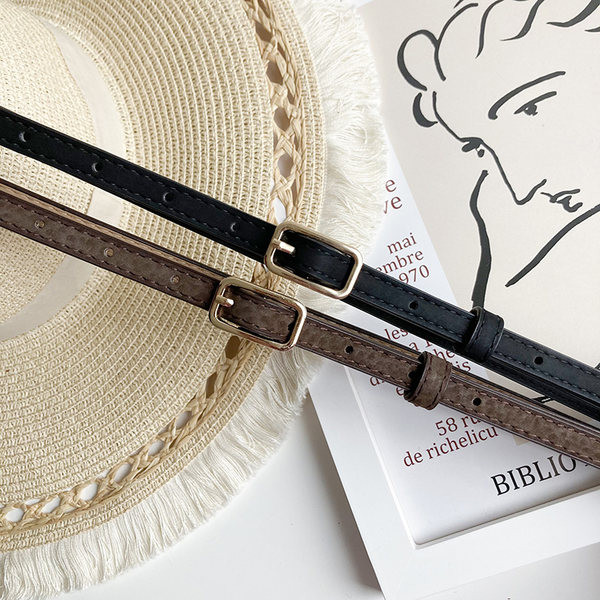 Vékony női bőr öv téglalap alakú csattal