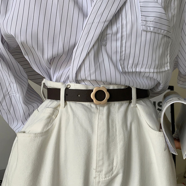 Bőr öv fém csattal virág formájában, nőknek