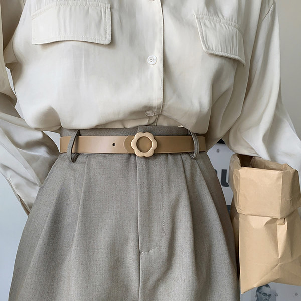 Bőr öv fém csattal virág formájában, nőknek