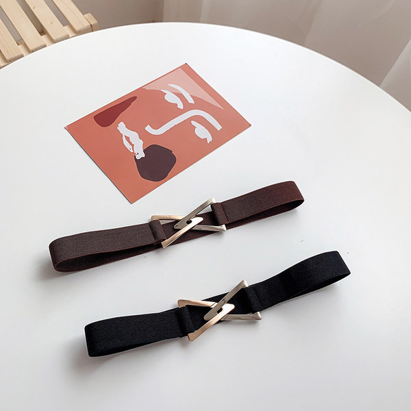 Modern rugalmas öv fém csattal