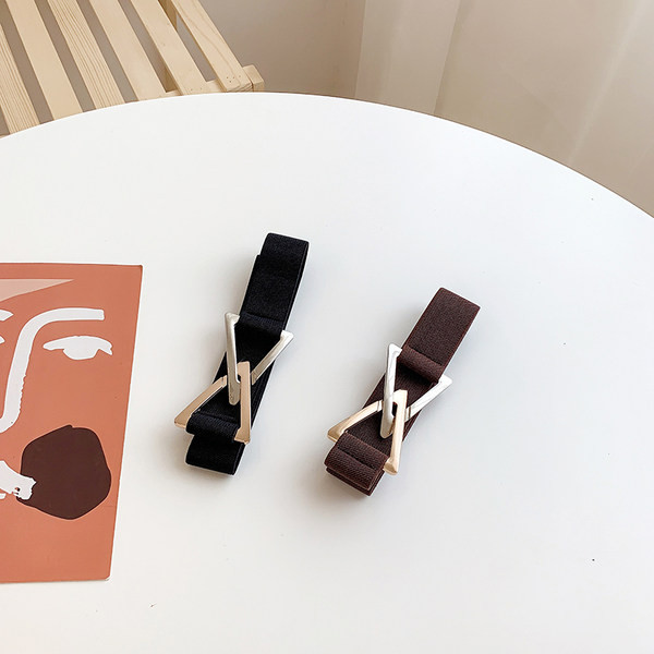 Modern rugalmas öv fém csattal