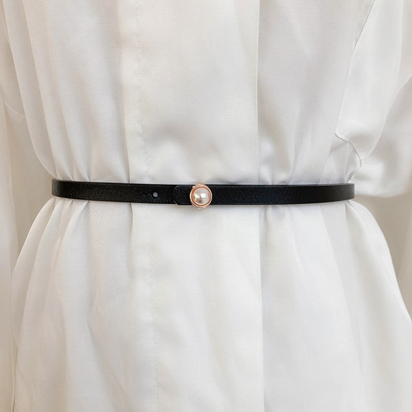 Тънък дамски кожен колан с перла в черен цвят