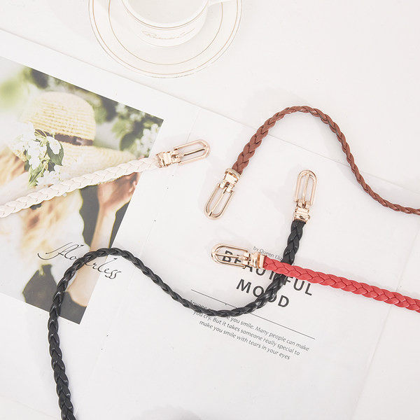 Vékony műbőr öv retro stílusban