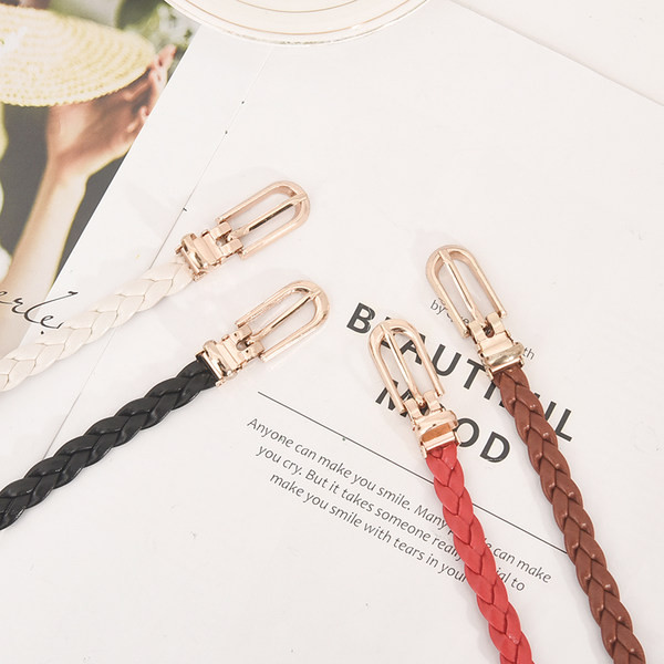 Vékony műbőr öv retro stílusban