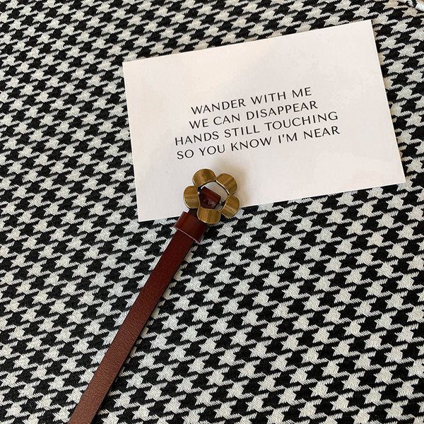 Női eco-bőr öv virágdíszítéssel