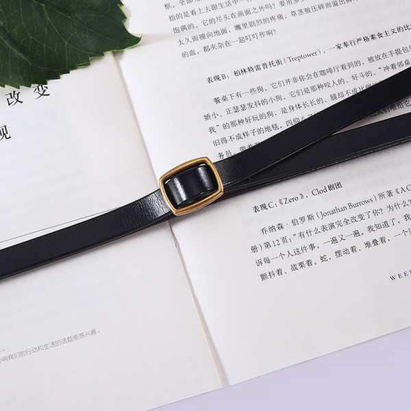 Vékony, modern női bőr öv