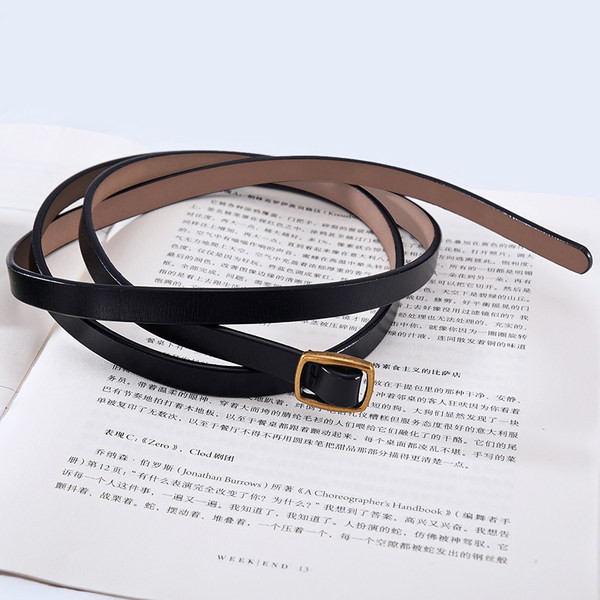 Vékony, modern női bőr öv