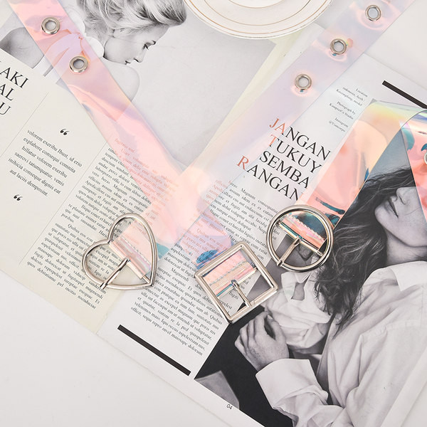 Női mindennapi öv különböző csatokkal