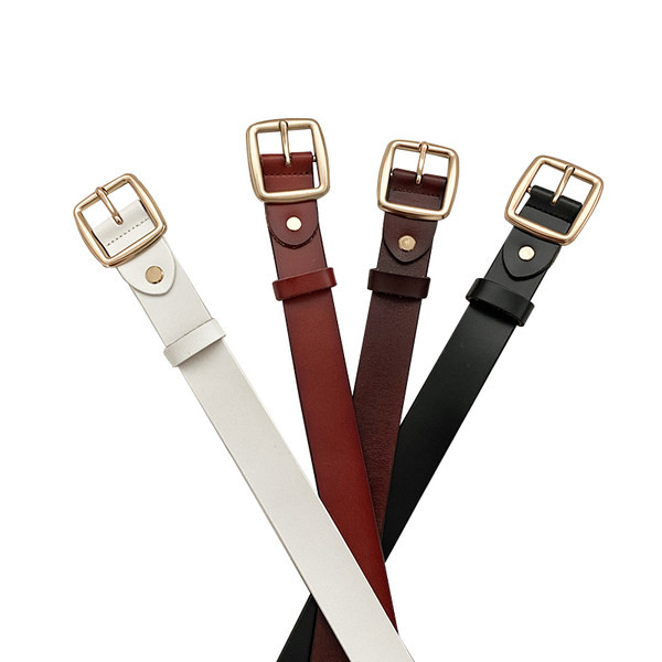 Fém csattal ellátott napi öv nőknek