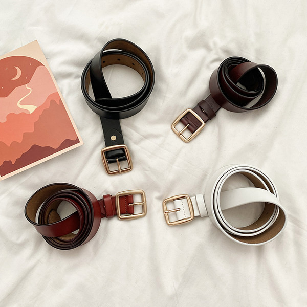 Fém csattal ellátott napi öv nőknek