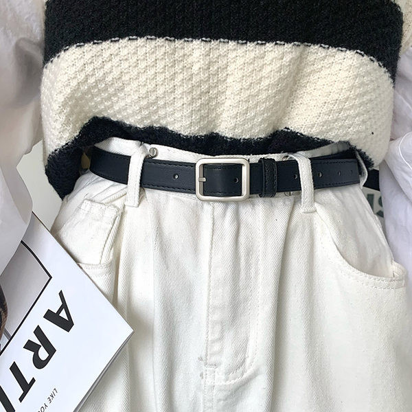 Női fekete műbőr öv szögletes csattal