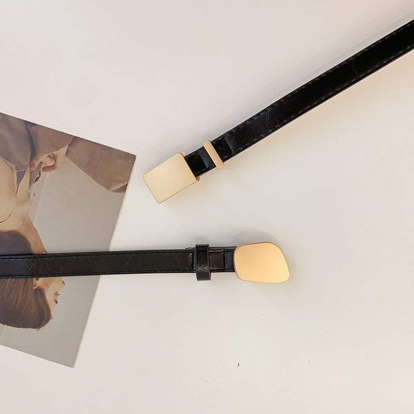 Vékony bőr öv fém csattal - két modell