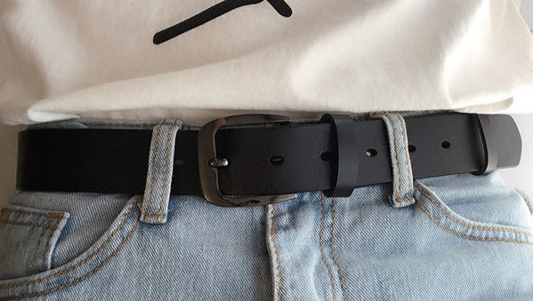 Női fekete műbőr öv fém csattal