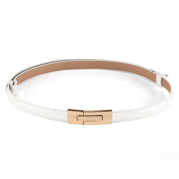 Vékony, elegáns öv fém rögzítéssel