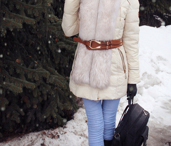 Női öv két modellben