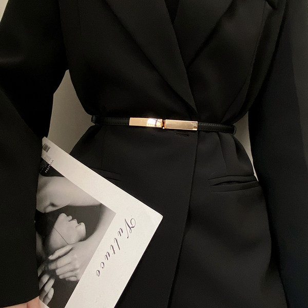 Női vékony eco-bőr öv fém díszítéssel