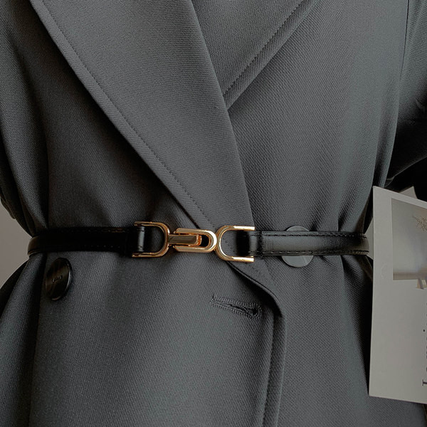 Stílusos bőr karcsú öv csattal