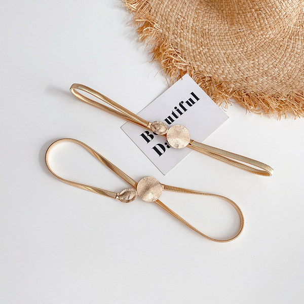 Modern vékony öv arany színű díszítéssel