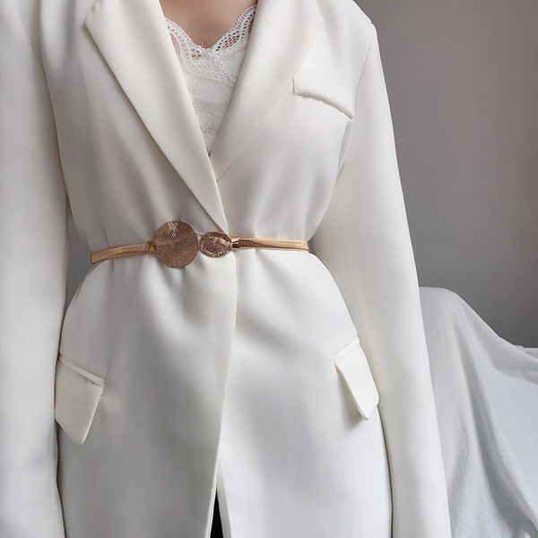 Modern vékony öv arany színű díszítéssel