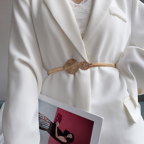 Modern vékony öv arany színű díszítéssel