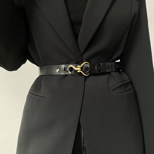 Női perforált öv fém rögzítéssel