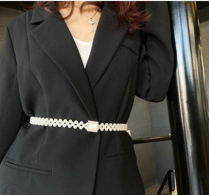 Stílusos női gyöngyöv különböző modellekben